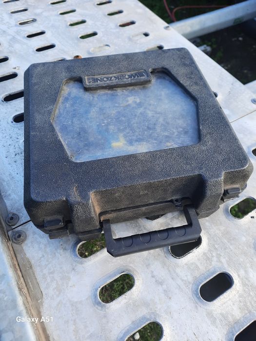 Пробивен винтоверт. Работещ