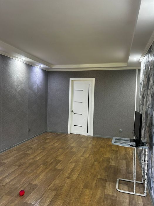 Продам квартиру район 45 аптеки.