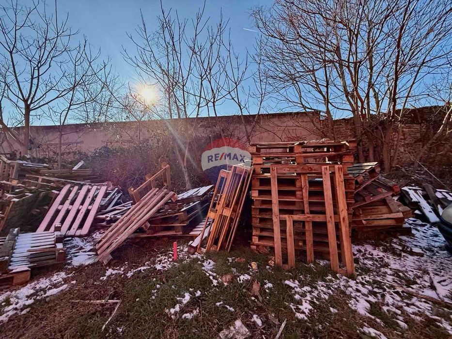 Градски парцел с ток, вода на добра локация за продажба, гр. Балчик,