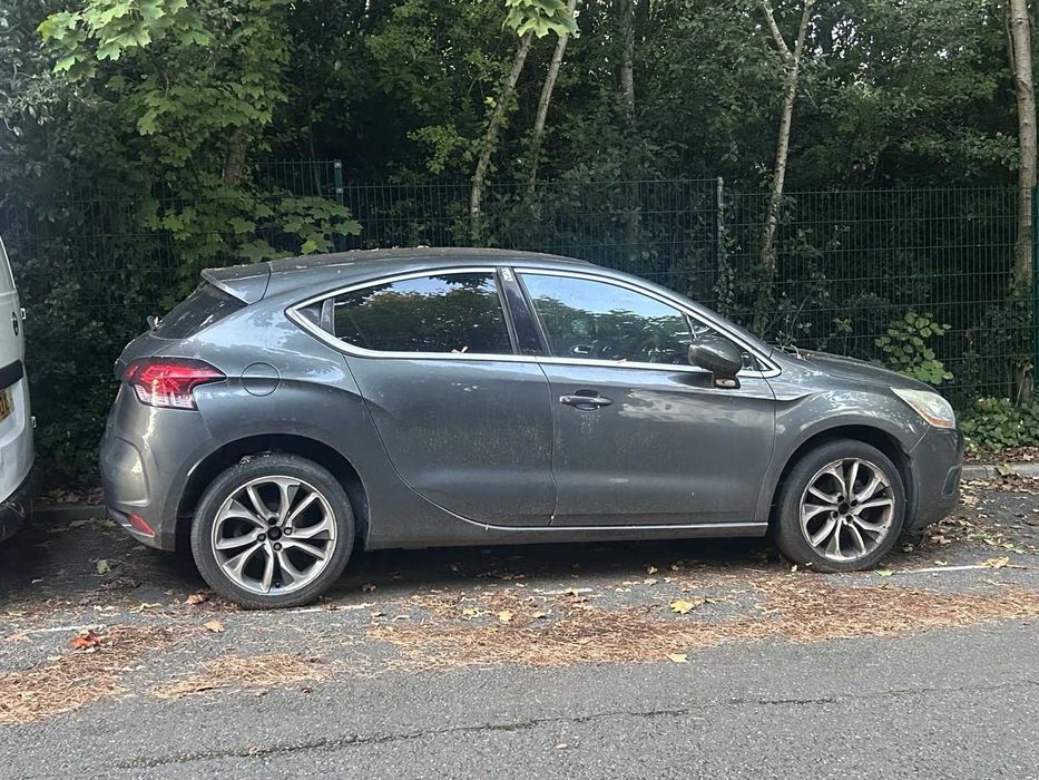 На части Citroen DS4 1.6 HDi 2014 година