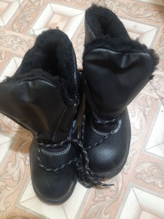 Продам зимние ботинки