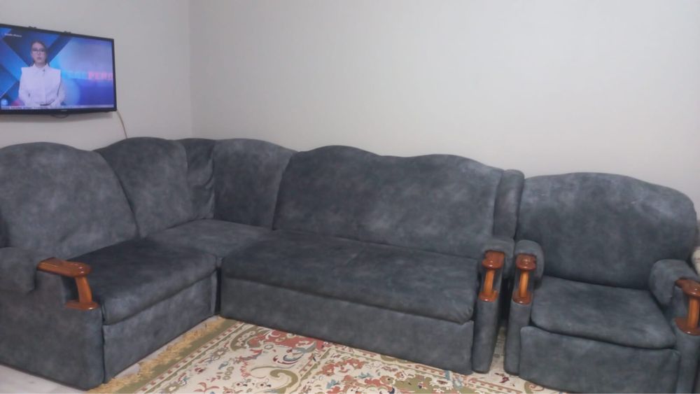 Продам уголовной диван с креслом