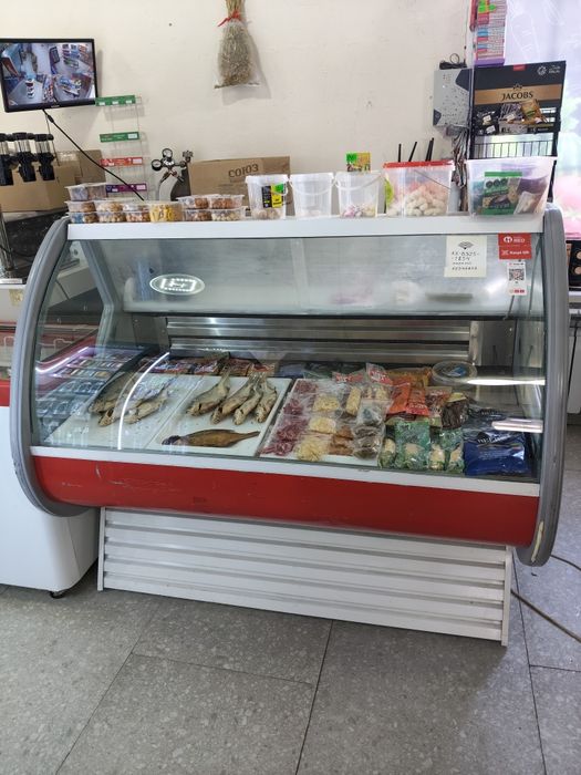 Продаётся Витринный холодильник