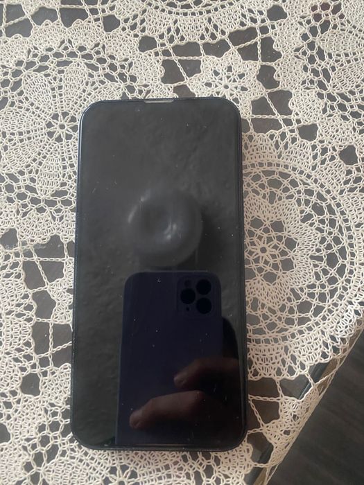 Продам Iphone 13