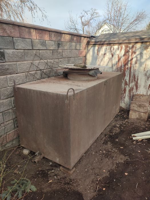 Продам резервуар металлический 3 куб м.