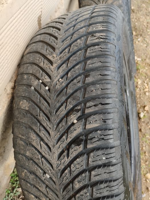 Всесезонни гуми 15"