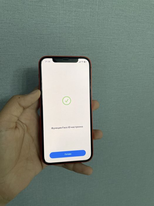 Продам iPhone 12 (product red)