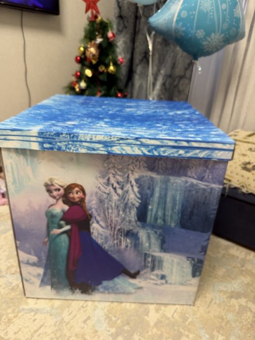 Подарочная коробка