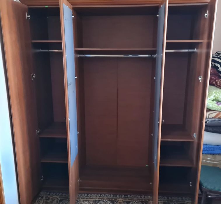 Продам спальный гарнитур