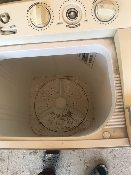 Kir moshina ishlaydi