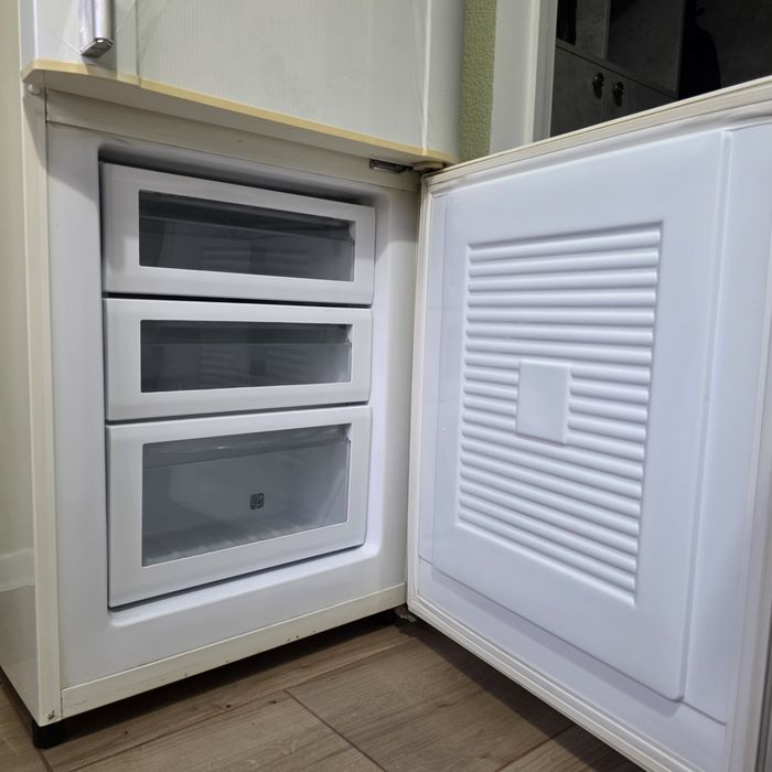 Холодильник Samsung RL23DATW