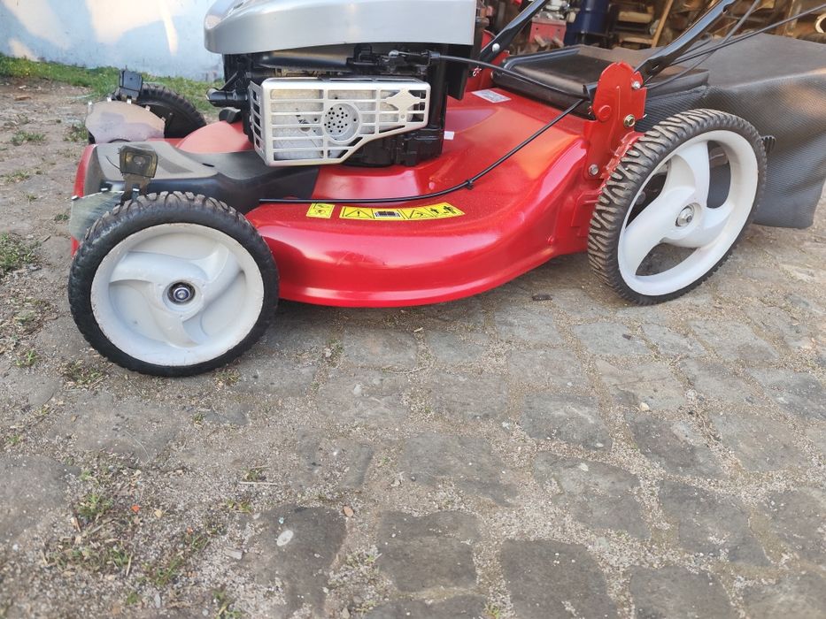 Самоходна бензинова косачка
