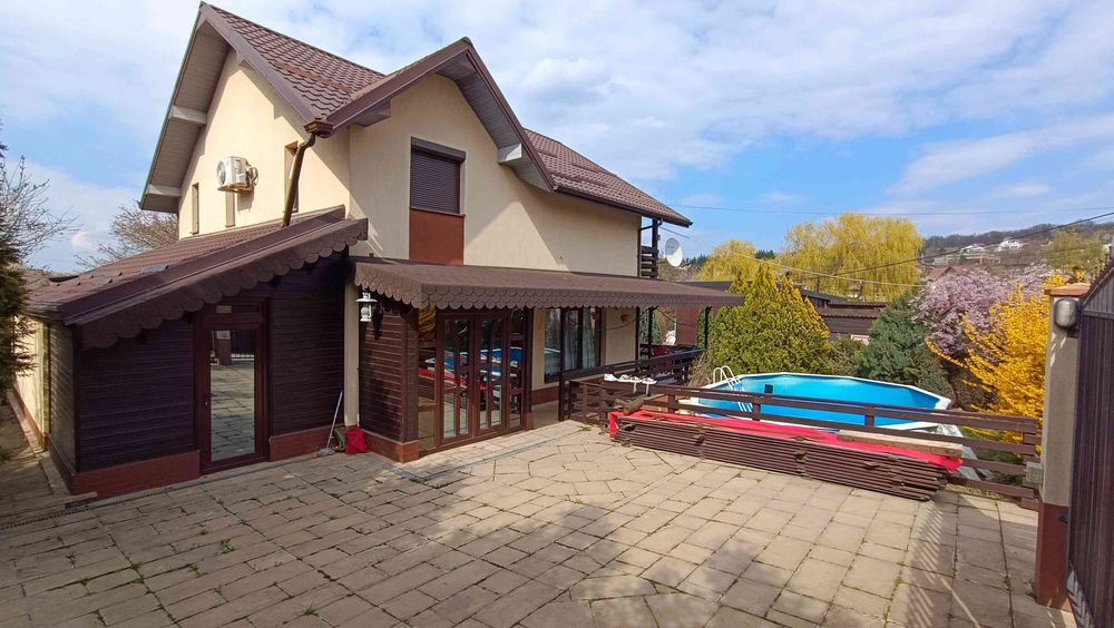 Vila  Bârnova  -Bucium  5 camere, sauna, și  piscina