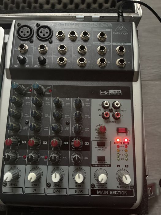 Mixer Xenyx Q802USB