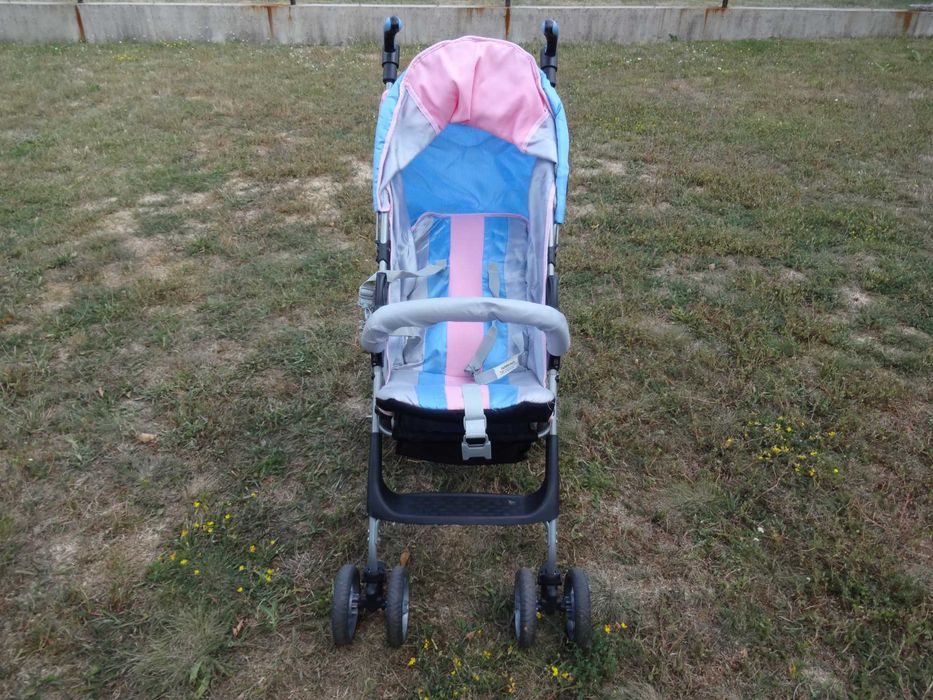 Лятна количка Pink-Blue-G в идеално състояние, лека, удобна, сгъваема