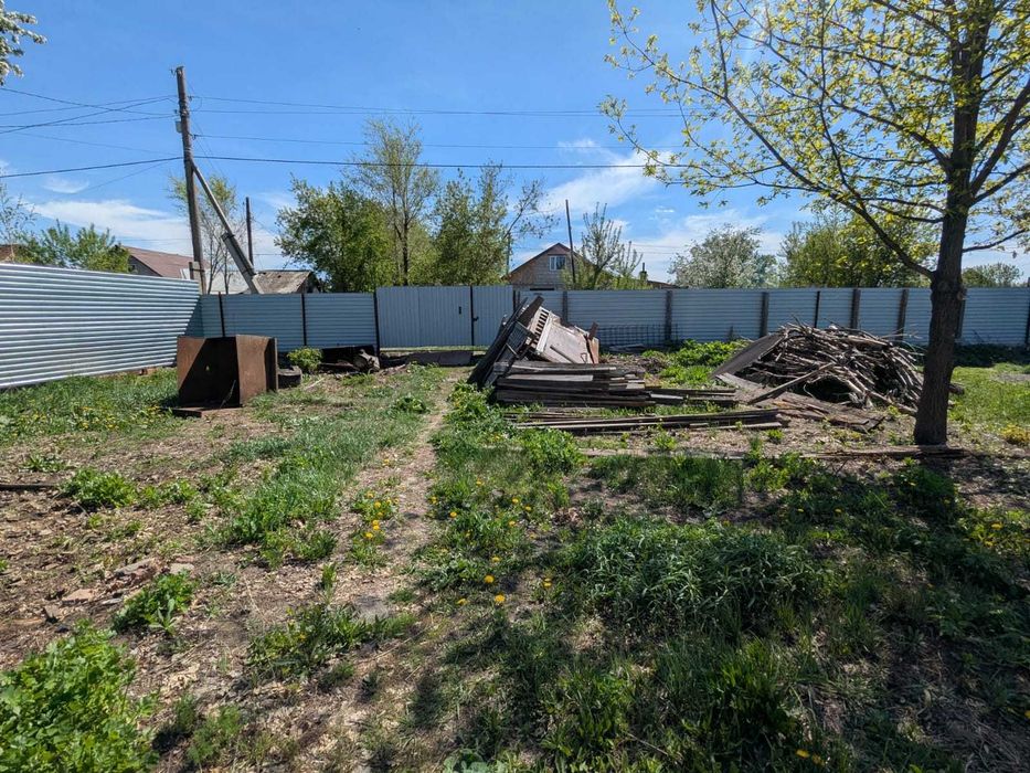 Продаю дом в Пришахтинске, 10 соток. Требует кап.ремонта.