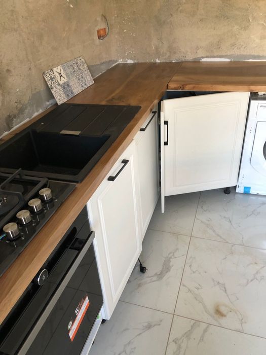 Blat din lemn masiv și baluștrii scări interioare!