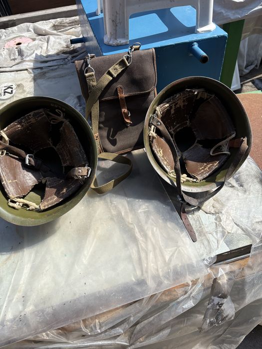 Продам две каски и планшет