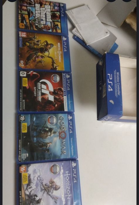 Playstation 4 (PS4) + 5 дисков