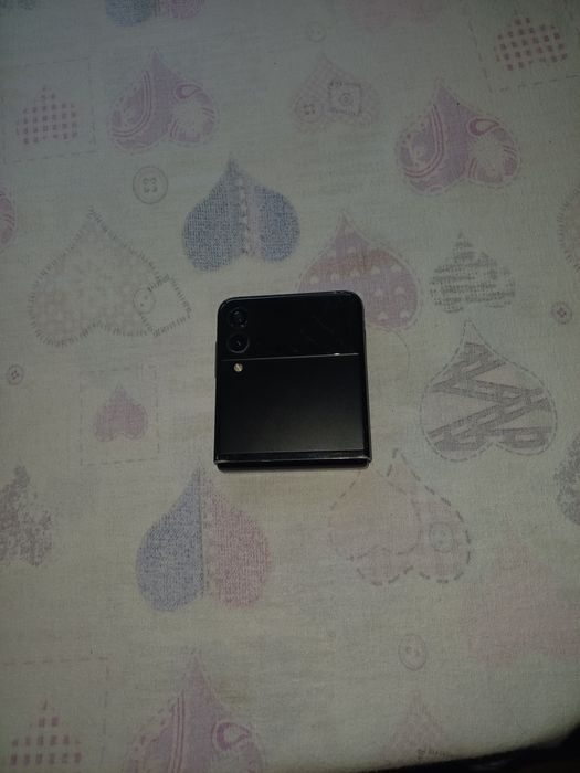 Vând samsung galaxy z flip 4