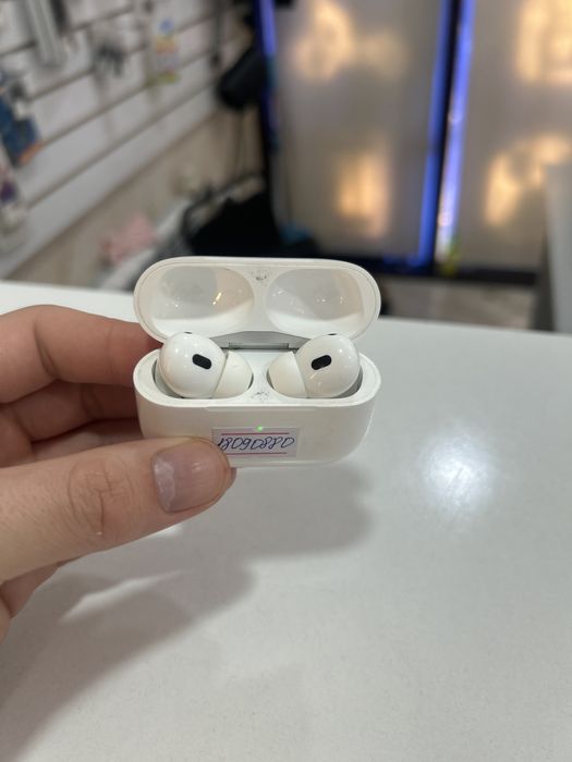 Airpods pro цвет белый