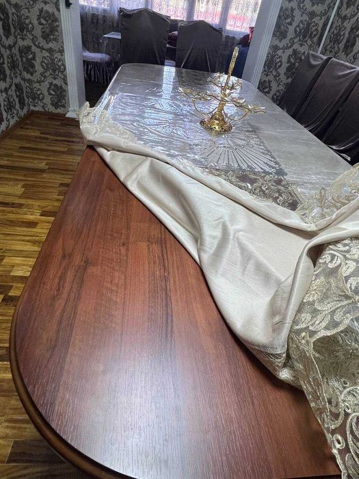 Продаю стол на 12 персон