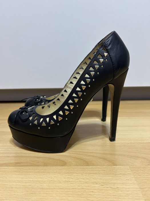 Обувки на висок ток Buffalo