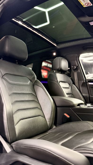 Touareg CR7, R line, Dyn audio, Panoramic, vetilatie , Matrix