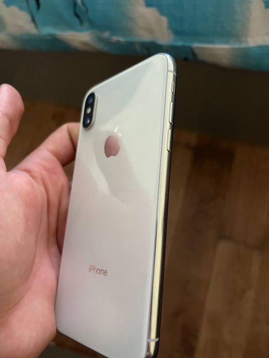 Iphone x 100/64.
