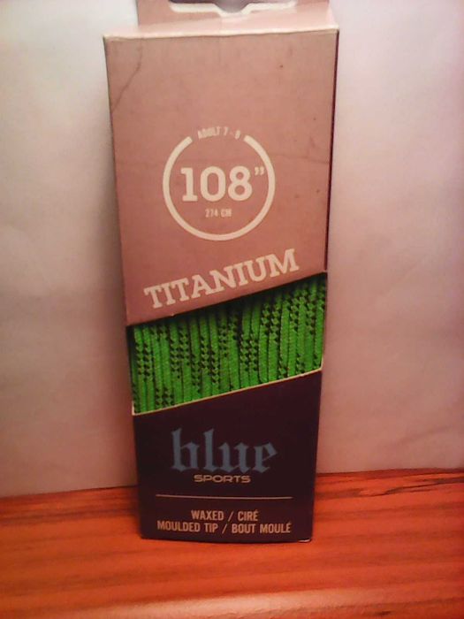 Хоккейный шлем, клюшка, гантели