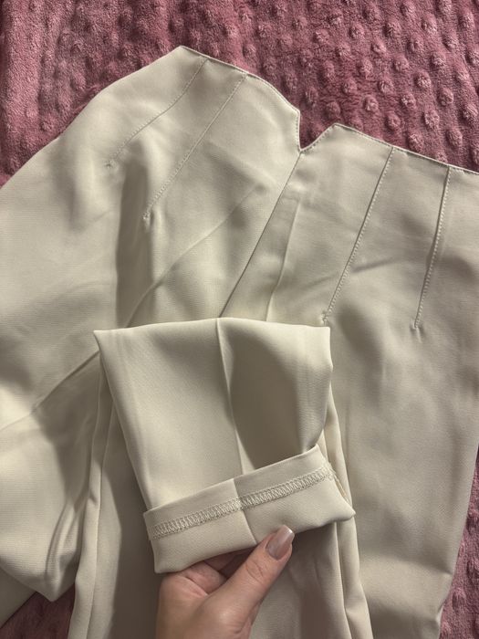 Брюки бежевые