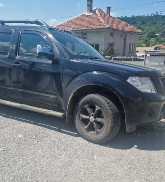 Nissan Navara TEKNA 2.5-DCI-190кс-2012г