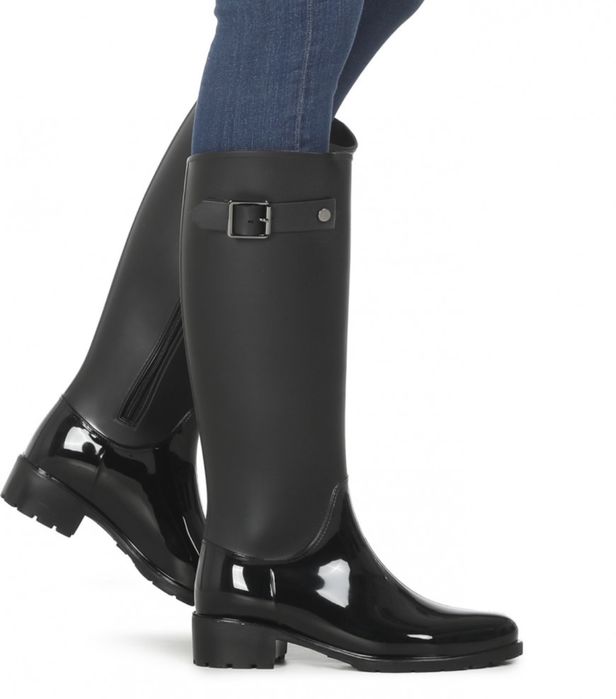 Продаются резиновые сапоги