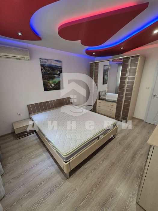 Продава тристаен апартамент до Мол Галерия