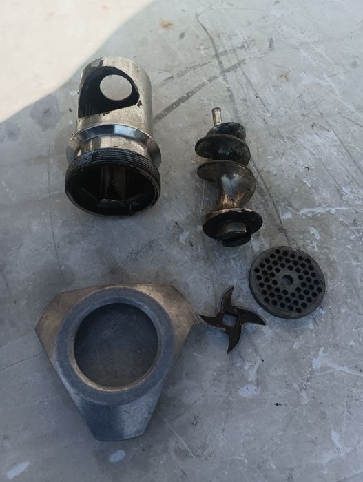 Месомелачка с ренде за твърди сирена