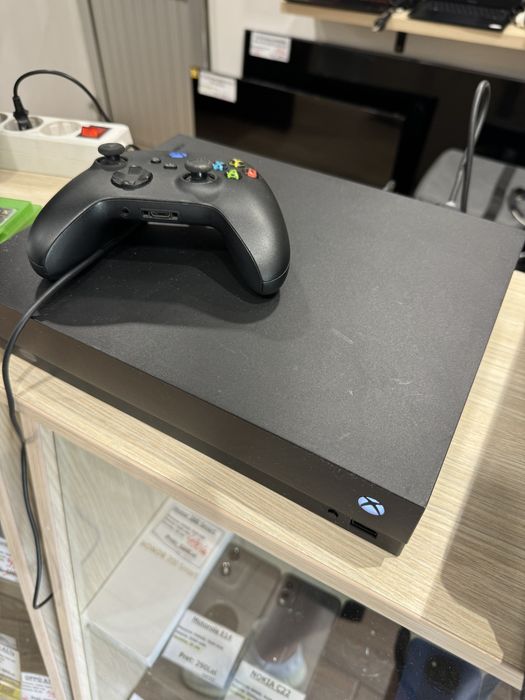 consola XBOX One X 1Tb, 6 jocuri, Garantie