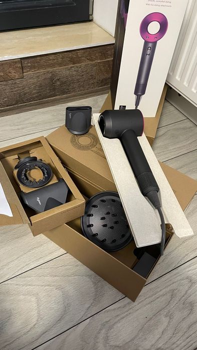 Dyson HD08 - Iron Fuchsia , sigilat cu factură !