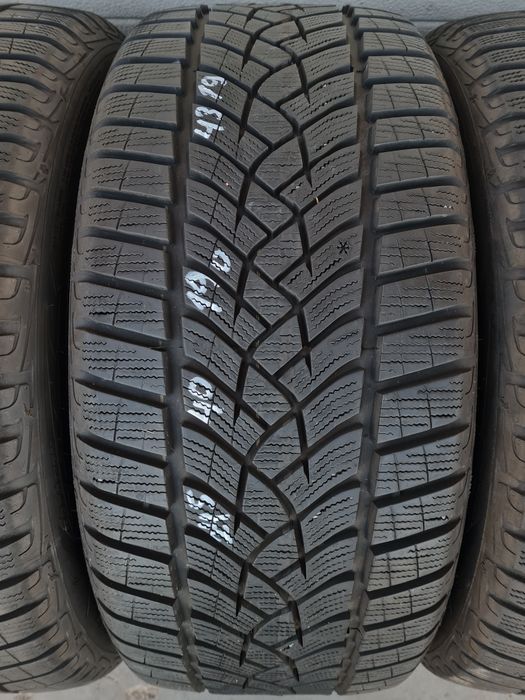 Зимни гуми 4 броя GOODYEAR UltraGrip 245 40 R19 дот 4319