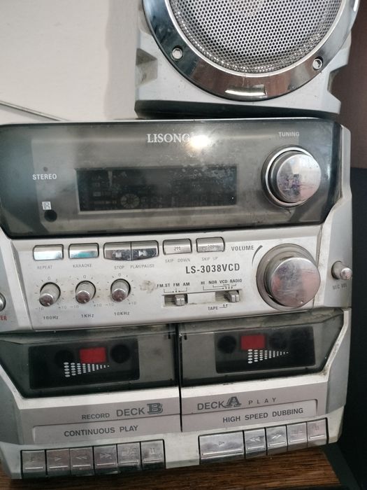 Продам музыкальный центр рабочий