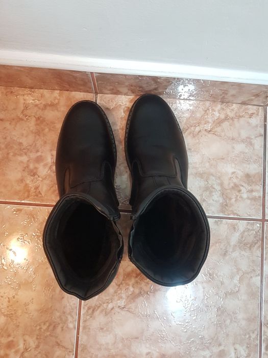 Cizme de piele negre