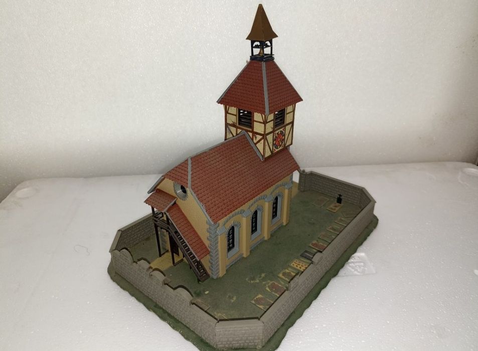 Macheta 1:87 cladire biserica trenulet electric scara HO