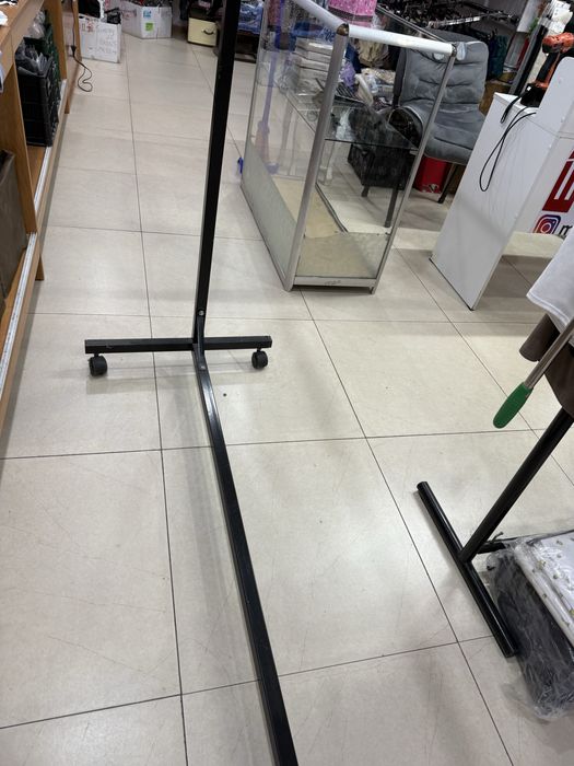 Продам стойку для одежды