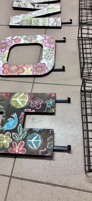 Litere mari decorative