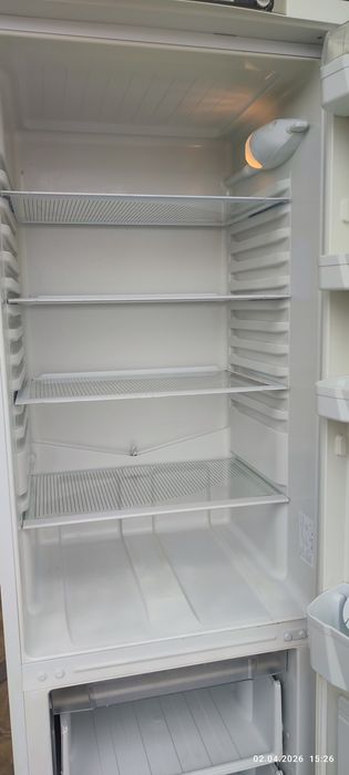 Холодильник Индезит.