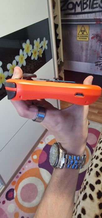 Vând Nintendo Switch V2