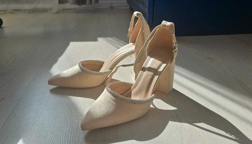 Pantofi cu toc, marimea 37
