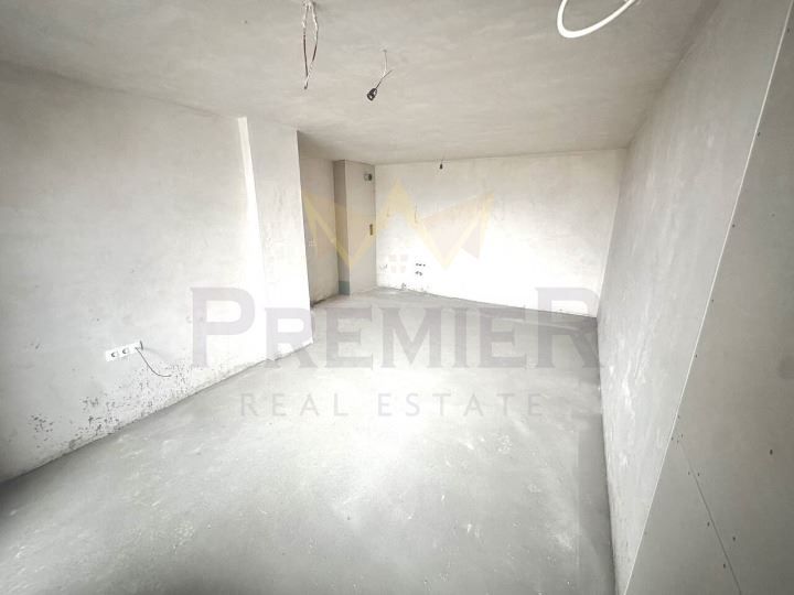 Продава се Тристаен апартамент в Бургас, Славейков - 120 кв.м за 788 €/кв.м - Снимка #1