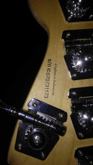 Продам гитару Fender Professional Bass