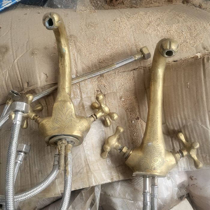 2 baterie pentru chiuveta  din cupru grele antichități