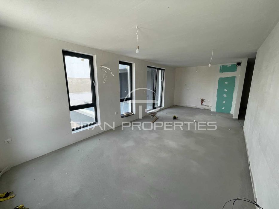 Продава се Тристаен апартамент в Пловдив, Младежки Хълм - 156 кв.м за 1642 €/кв.м - Снимка #1